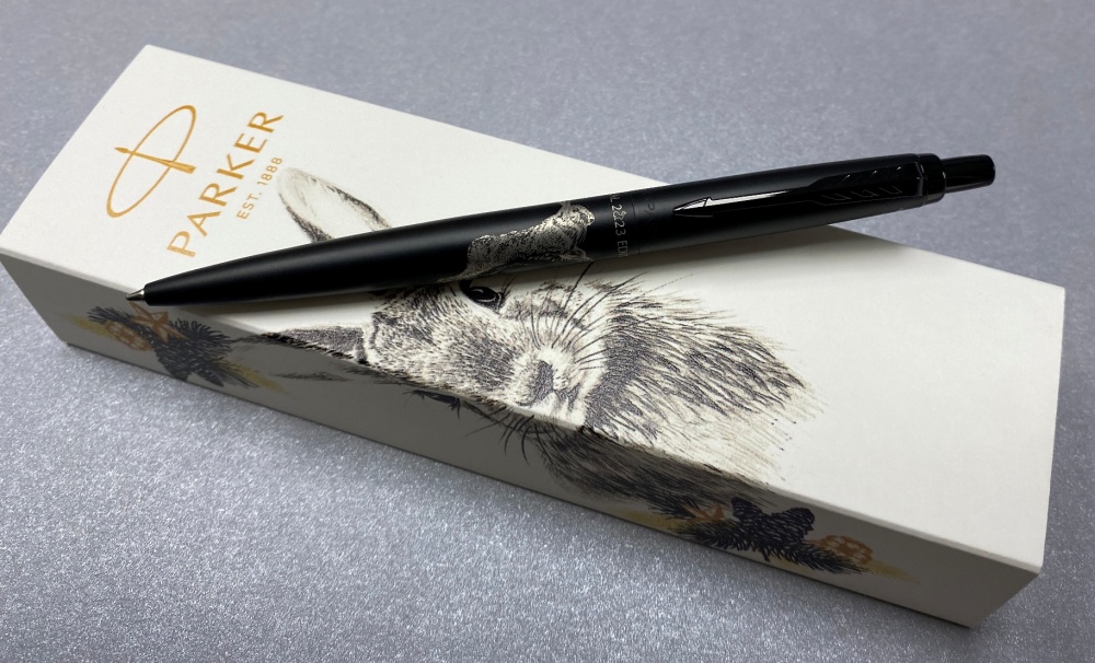 Шариковая ручка Parker Jotter XL LIMITED EDITION 2023 (символ года) в подарочной упаковке, цвет: Black, стержень: Mblue